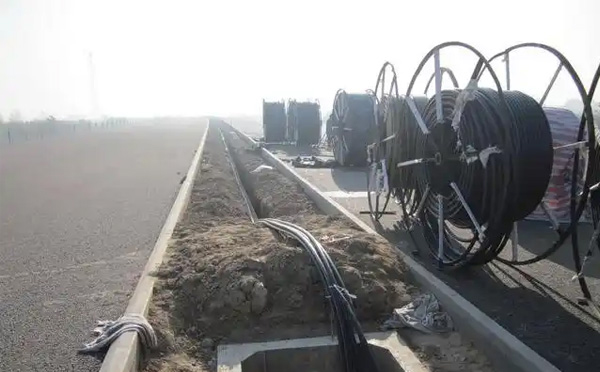 迭部光缆施工如何应对复杂地形布线难题? 迭部光缆施工如何应对复杂地形布线难题?